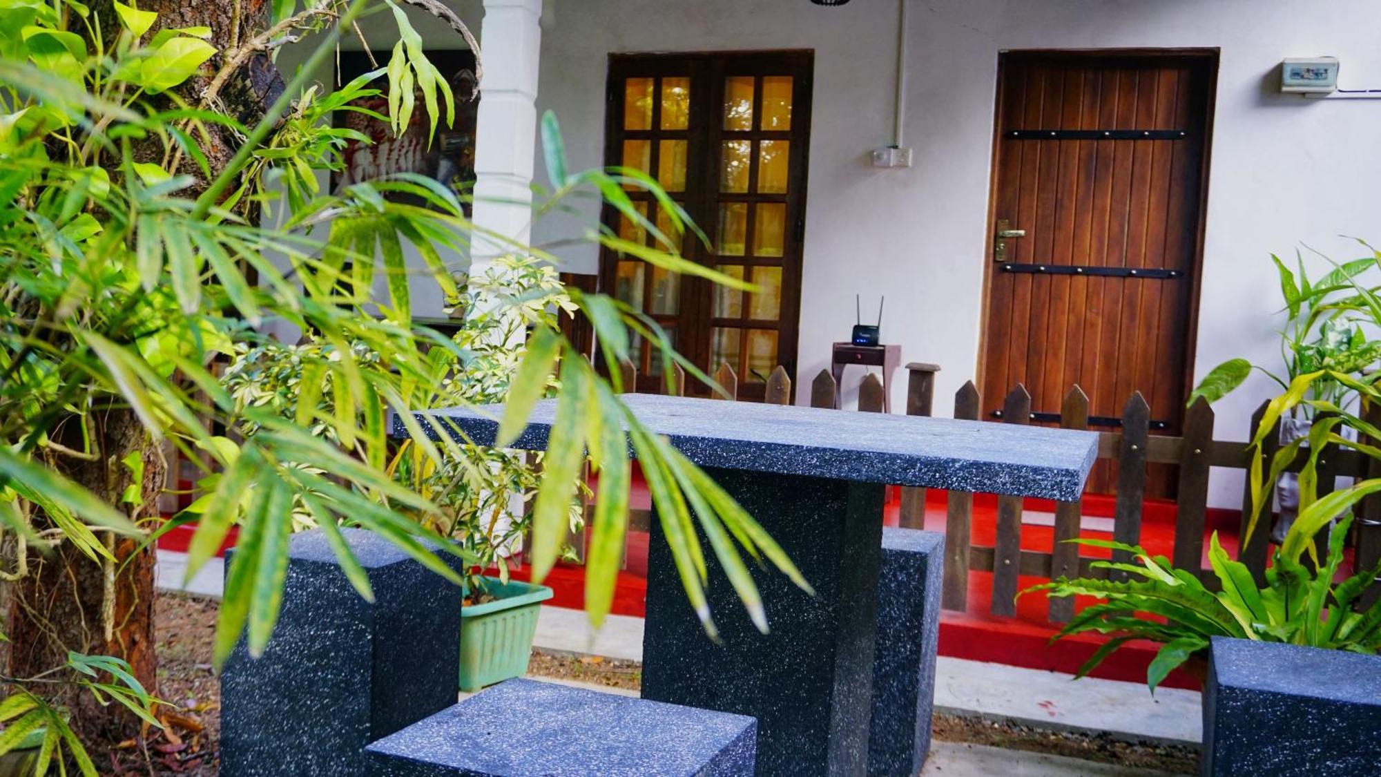 Lake Island Home Stay Dambulla Buitenkant foto
